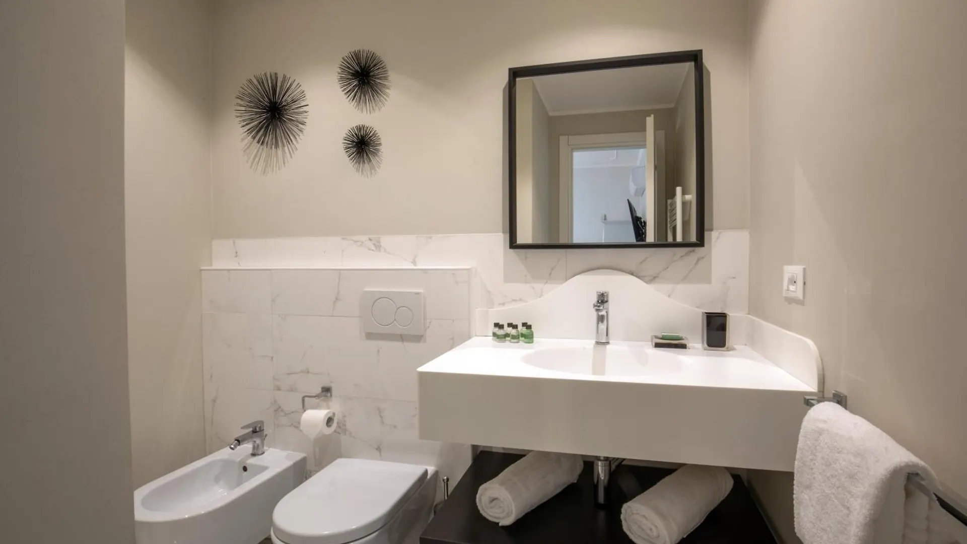 Daplace - Corso Monforte Suites Milan