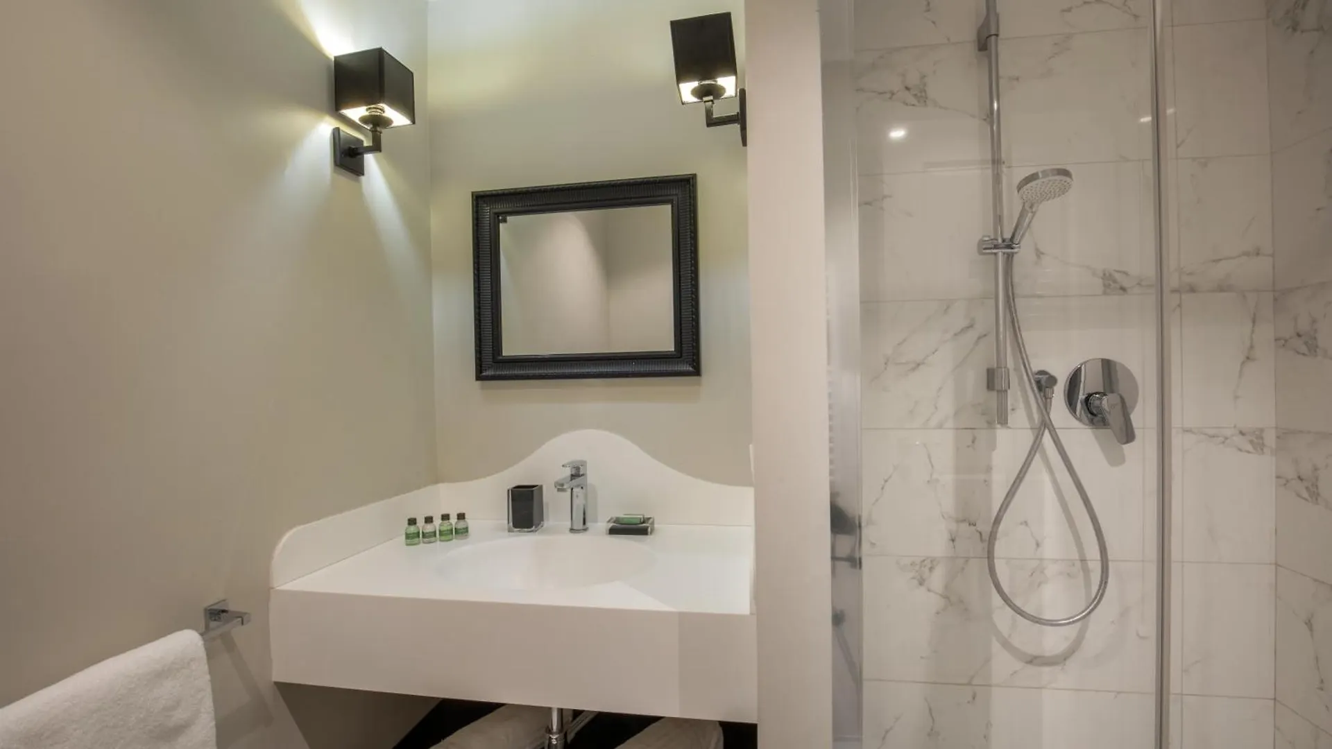 Daplace - Corso Monforte Suites Milan 0*,